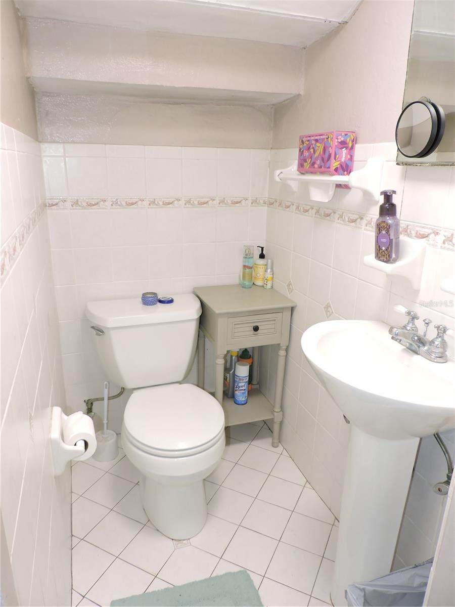 Listing photo id 17 for 7254 Wisteria Lane