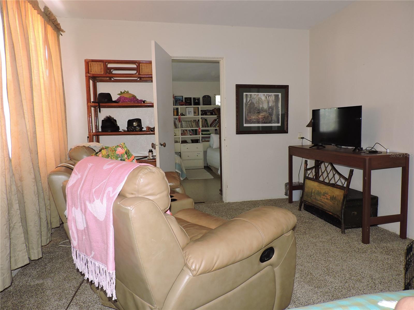 Listing photo id 23 for 7254 Wisteria Lane