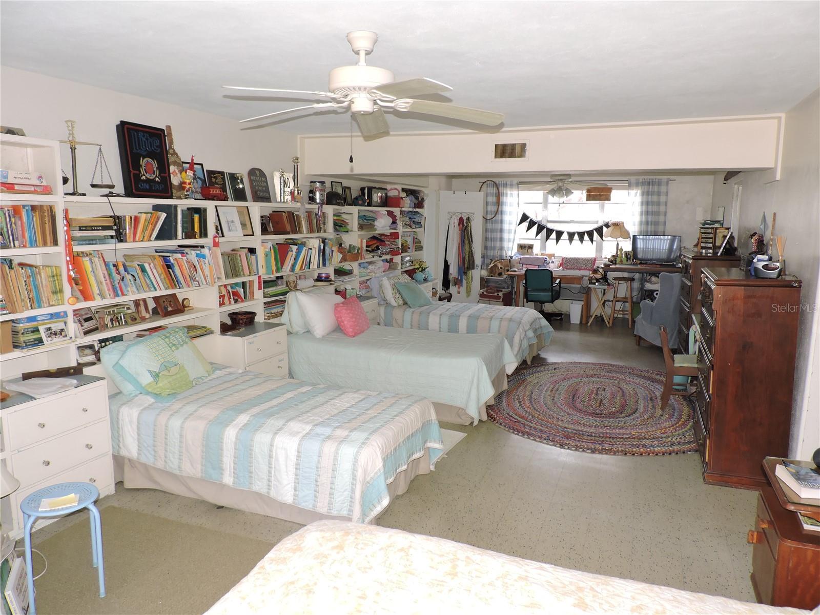 Listing photo id 29 for 7254 Wisteria Lane