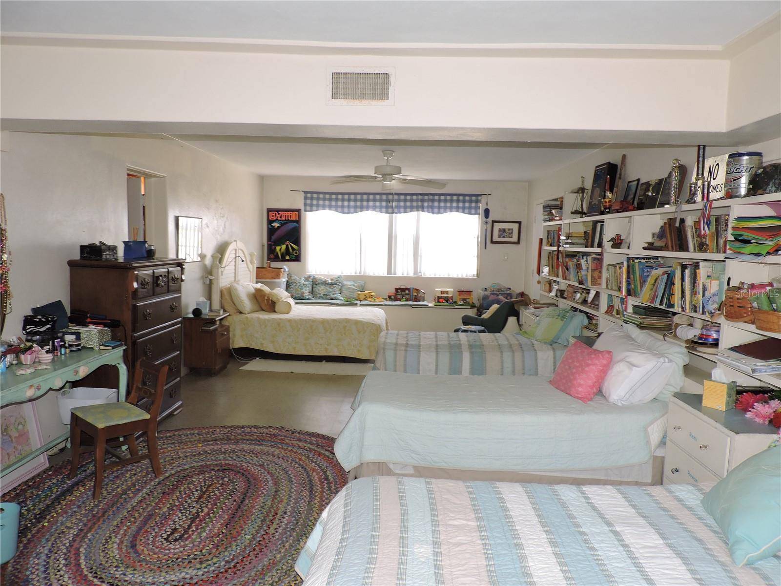 Listing photo id 31 for 7254 Wisteria Lane