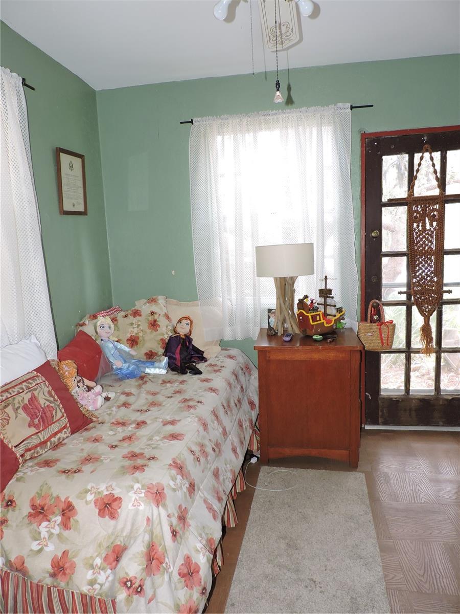 Listing photo id 33 for 7254 Wisteria Lane