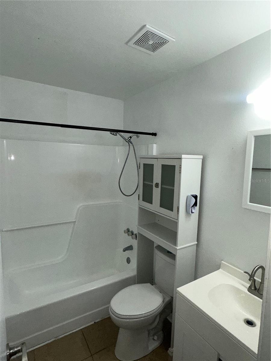 Image 4 of 8 For 2220 Leo Drive C