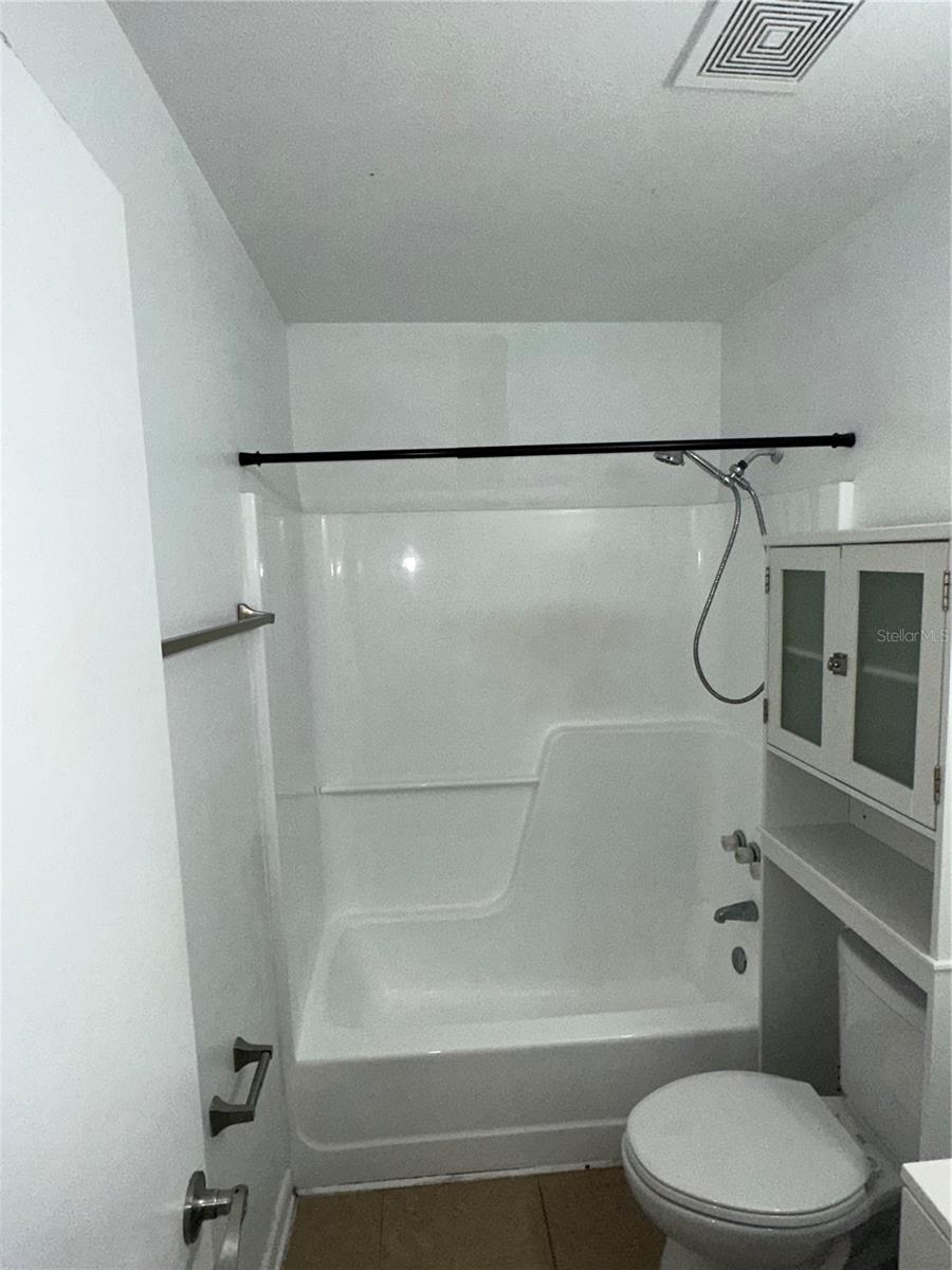 Image 5 of 8 For 2220 Leo Drive C