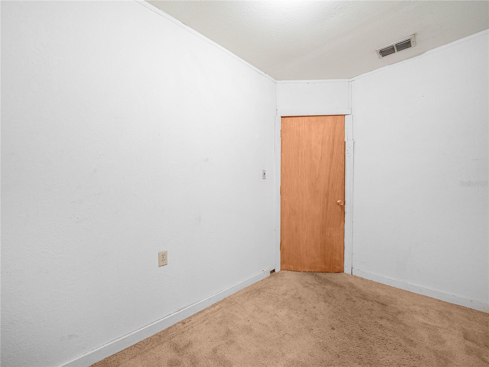 Image 15 of 43 For 715 Seminole Avenue