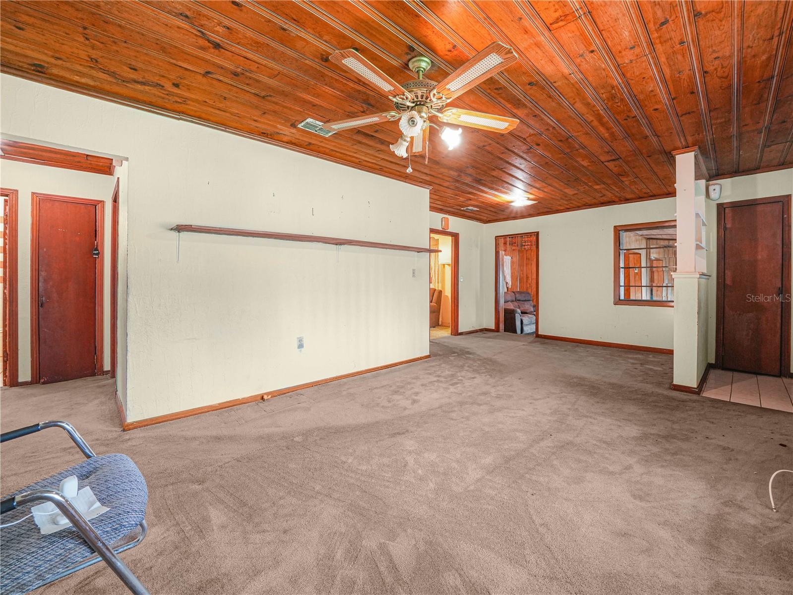 Image 19 of 43 For 715 Seminole Avenue