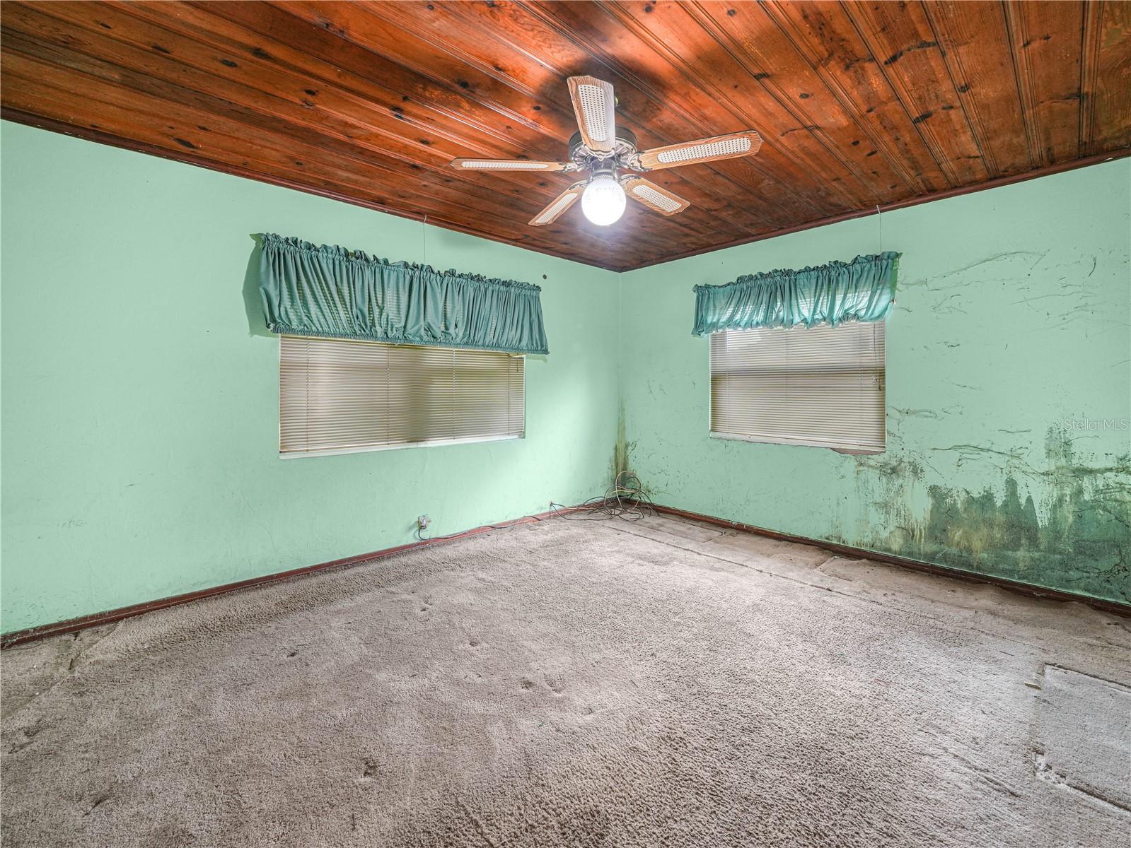 Image 24 of 43 For 715 Seminole Avenue
