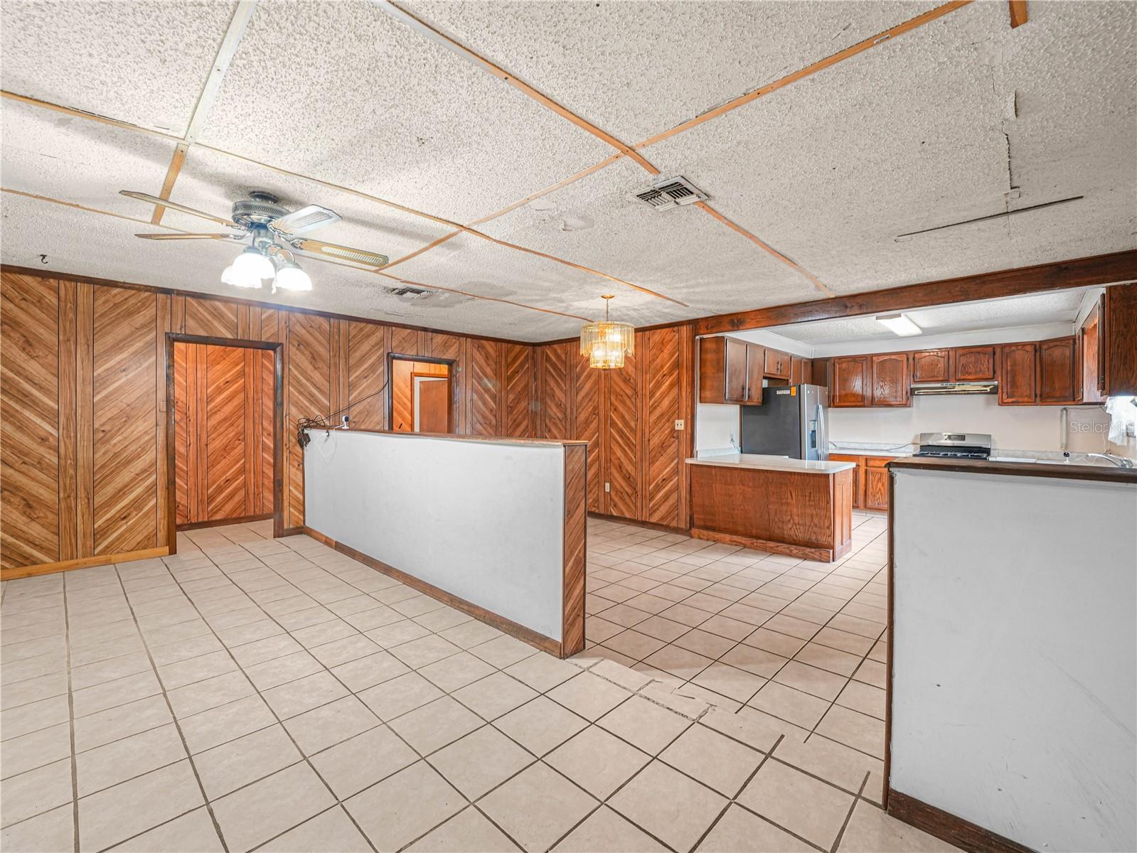 Image 4 of 43 For 715 Seminole Avenue