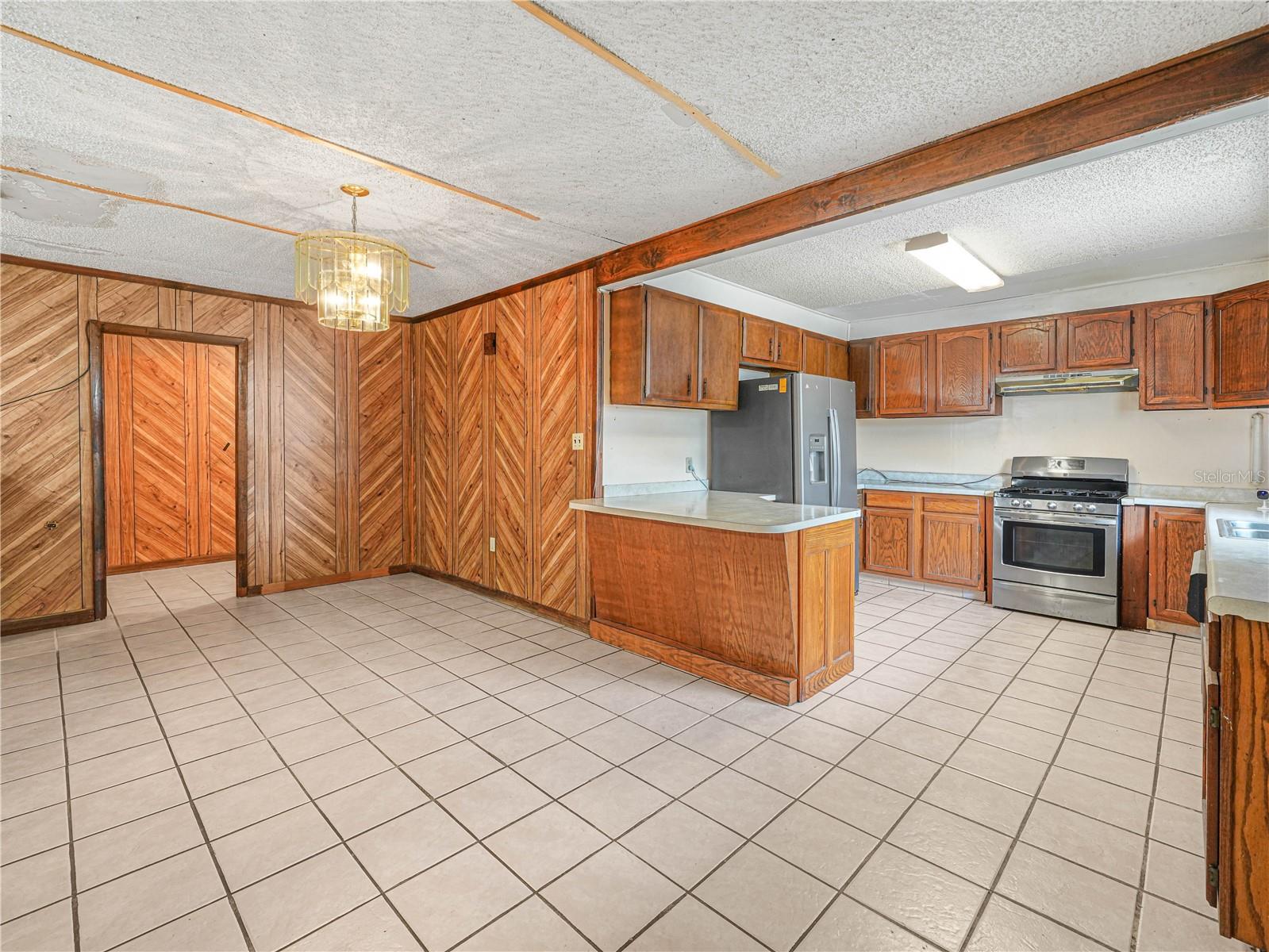Image 6 of 43 For 715 Seminole Avenue
