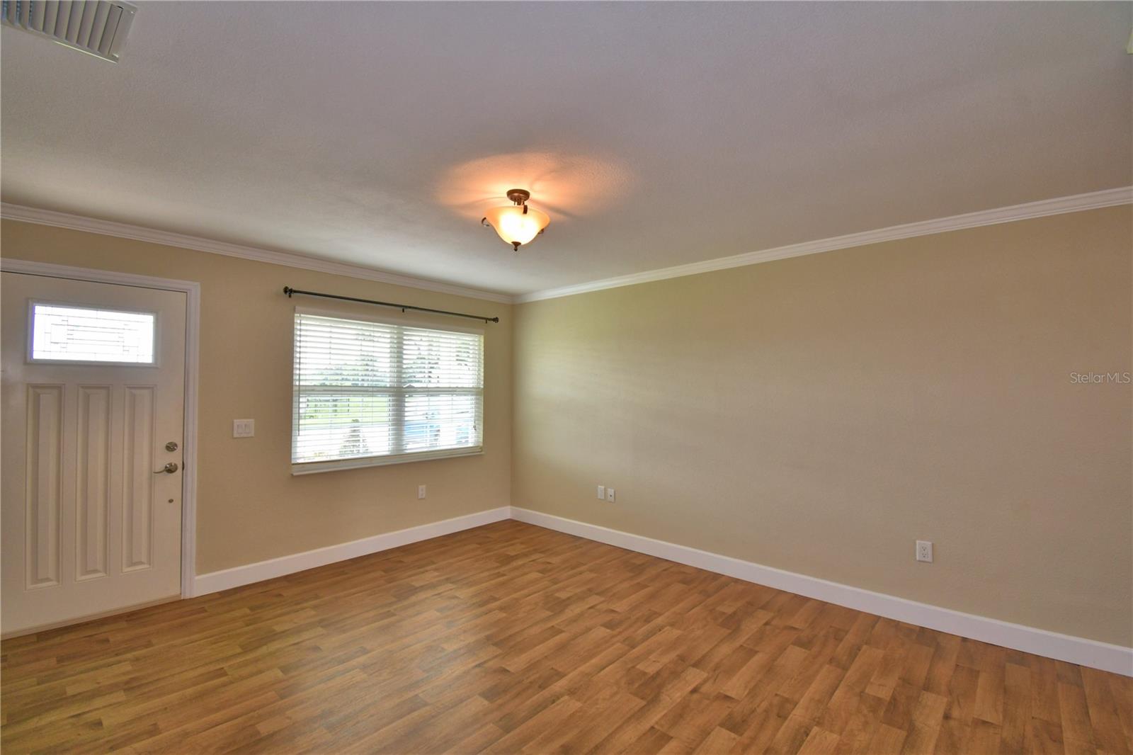 Image 4 of 70 For 1000 Thompson Avenue