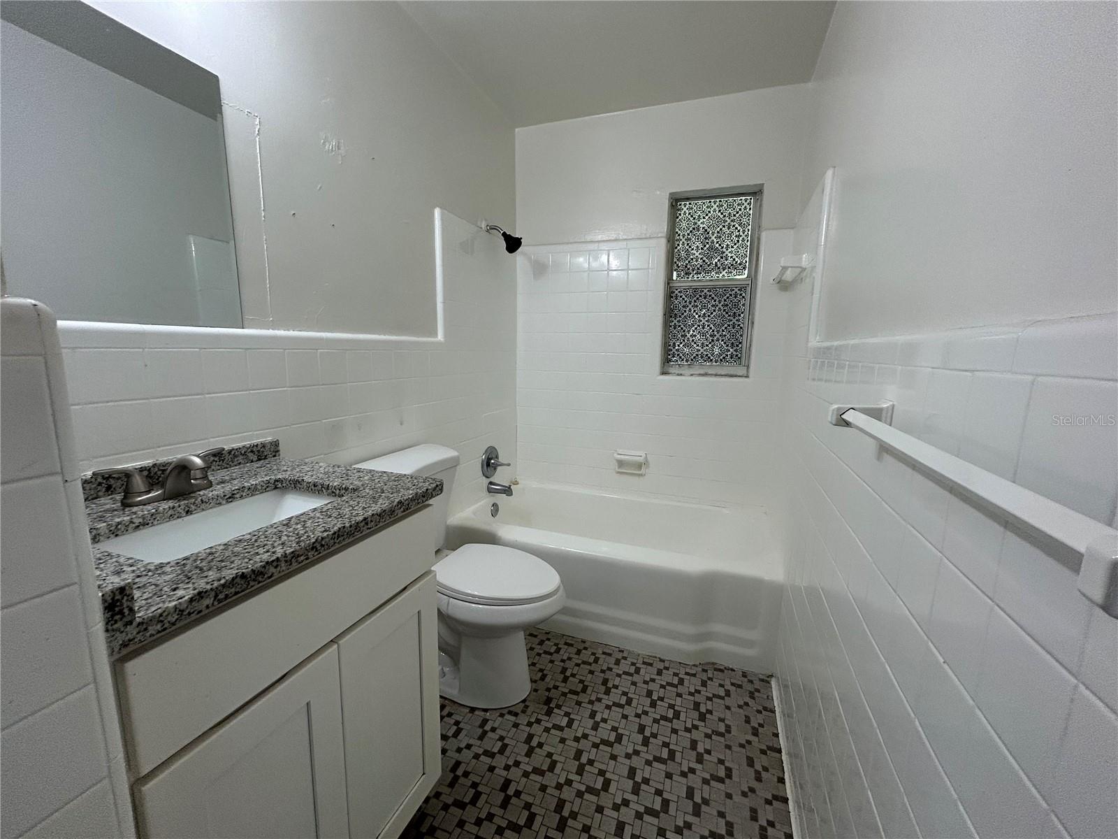 Image 5 of 6 For 645 7th Street Ne 647