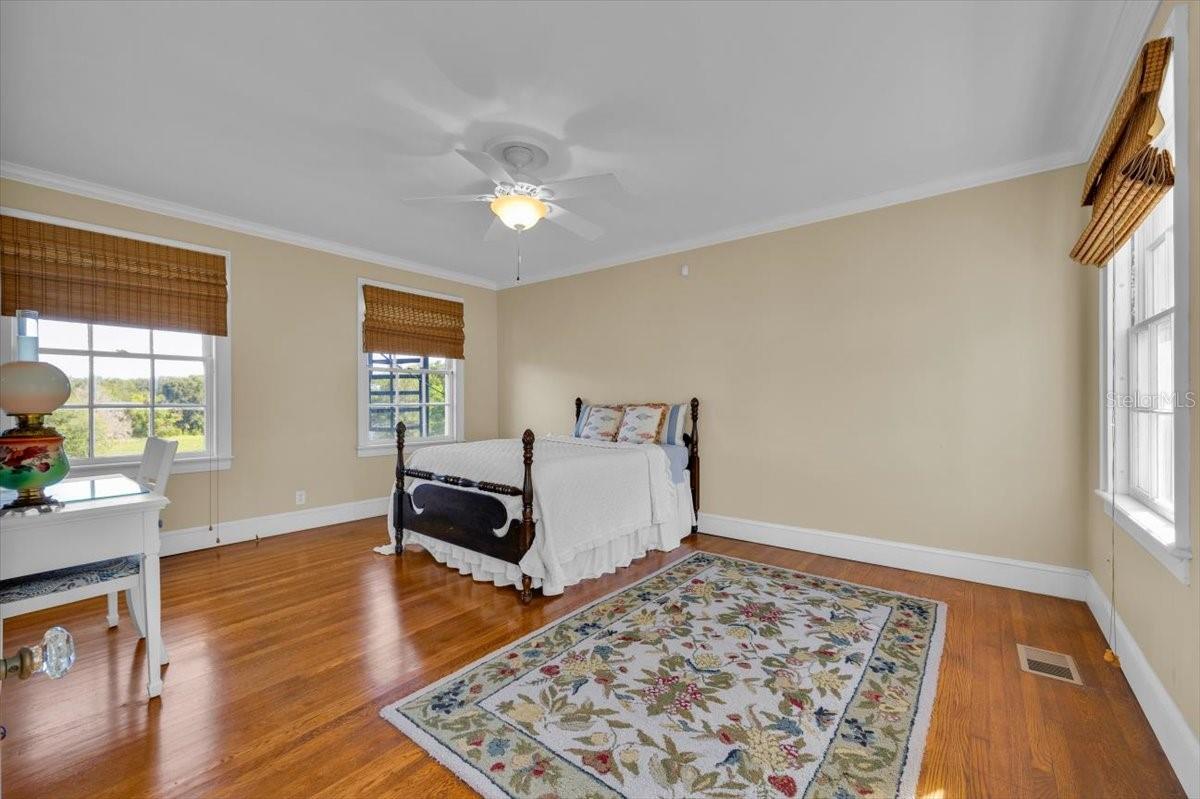 Image 4 of 17 For 1553 Highland Park Drive 2