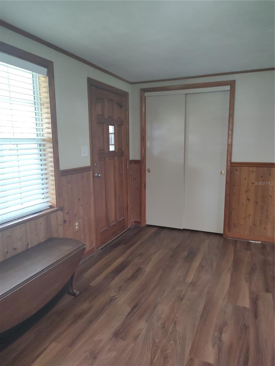 Image 12 of 42 For 220 Lakeshore Dr. N.