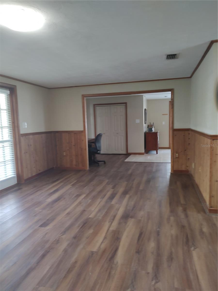 Image 13 of 42 For 220 Lakeshore Dr. N.