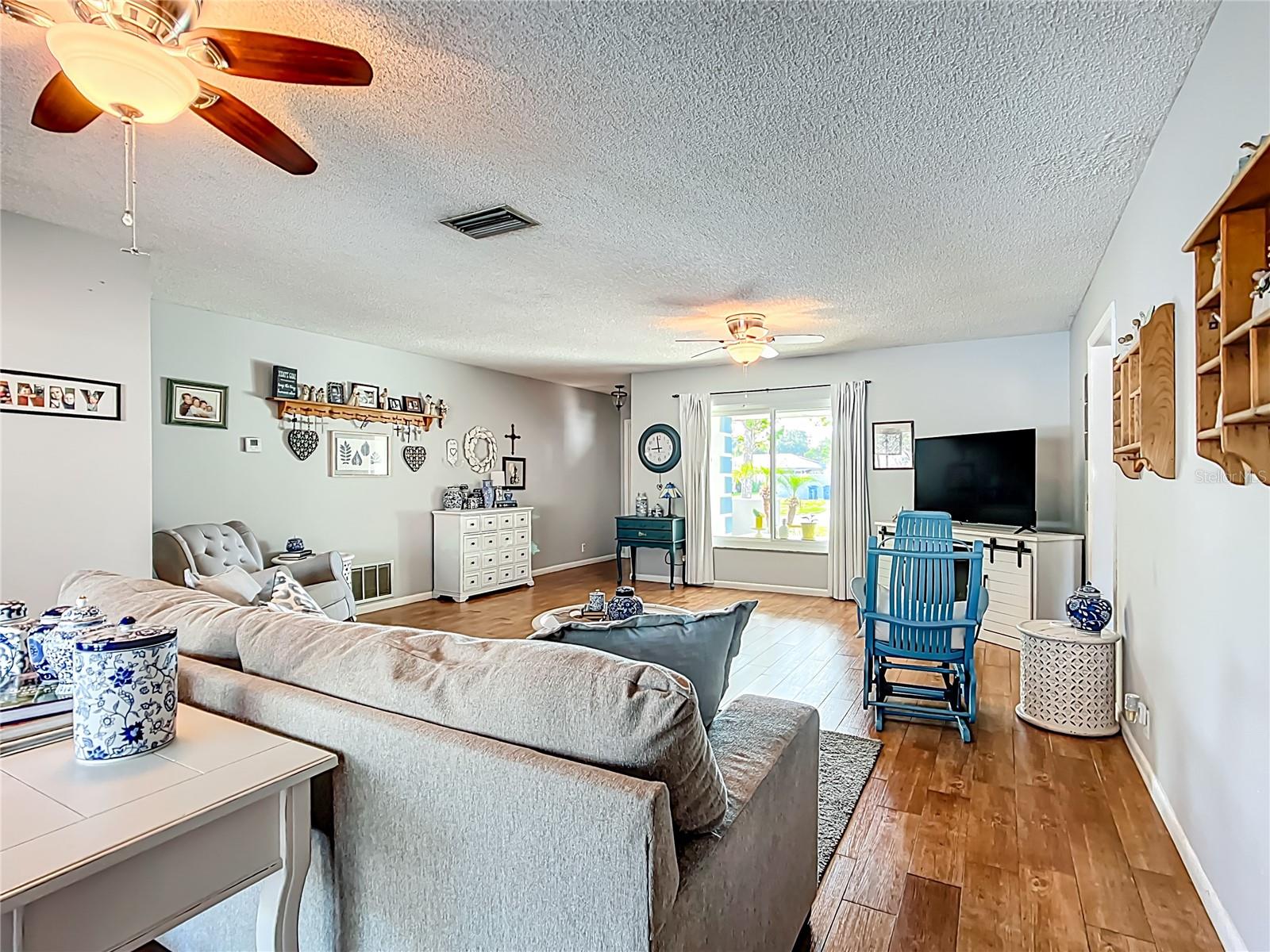 Image 10 of 49 For 1125 Cephia Street
