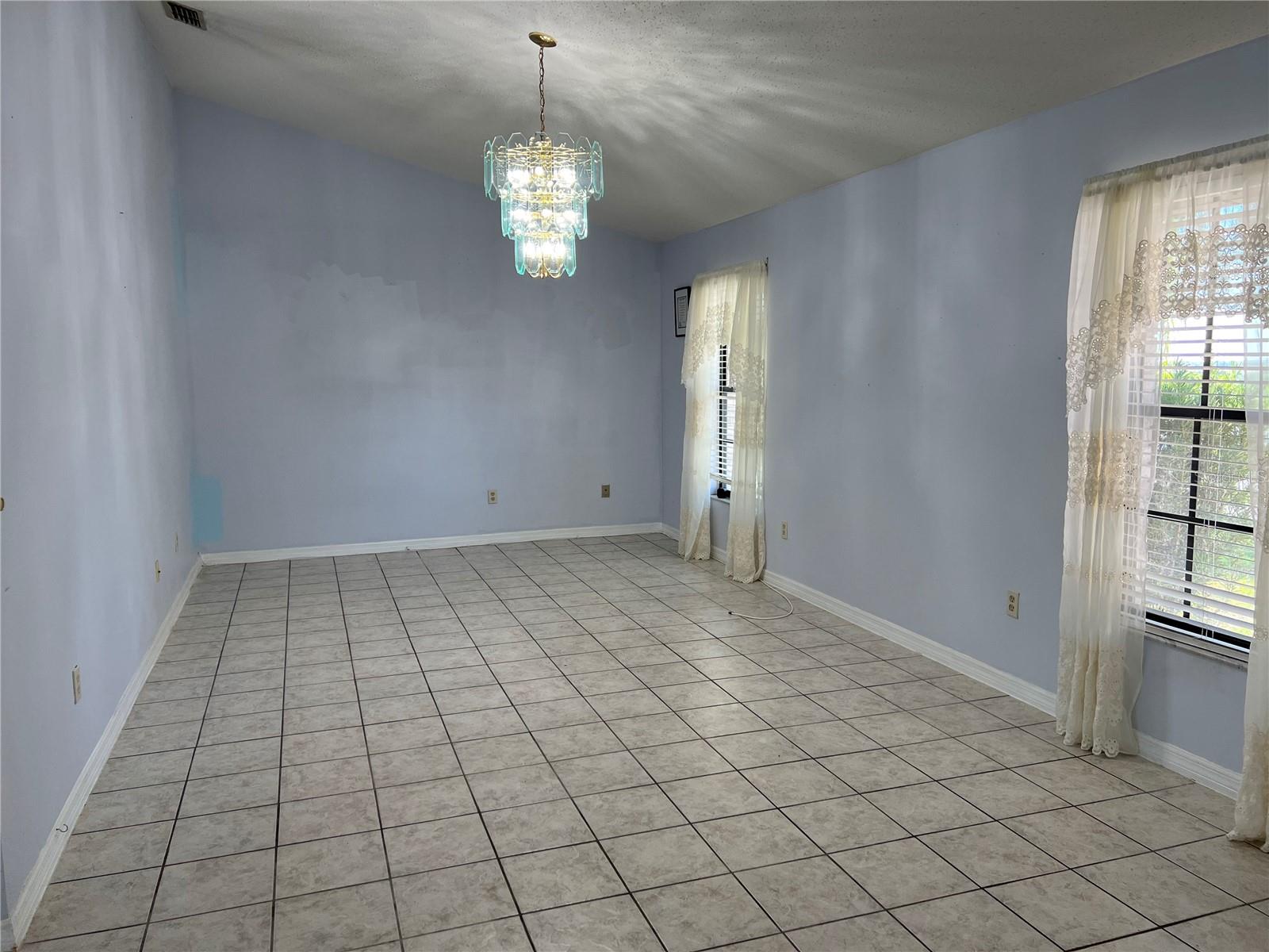 Image 13 of 33 For 1433 Covington Court