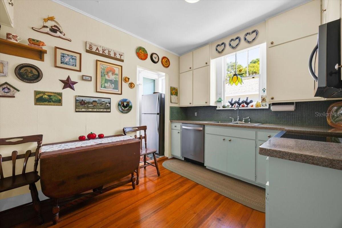 Image 11 of 41 For 945 7th Street Nw