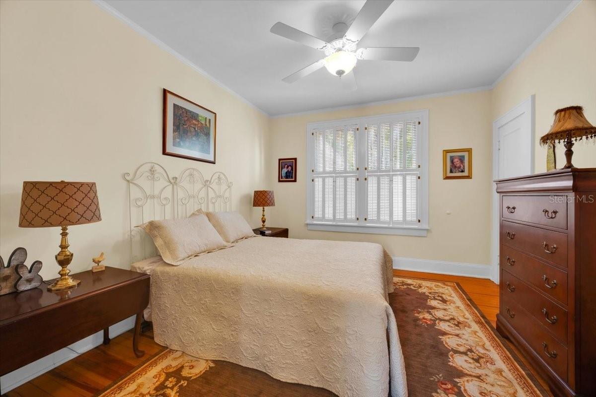 Image 13 of 41 For 945 7th Street Nw