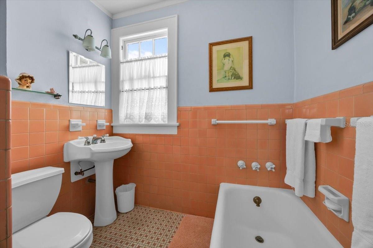 Image 14 of 41 For 945 7th Street Nw