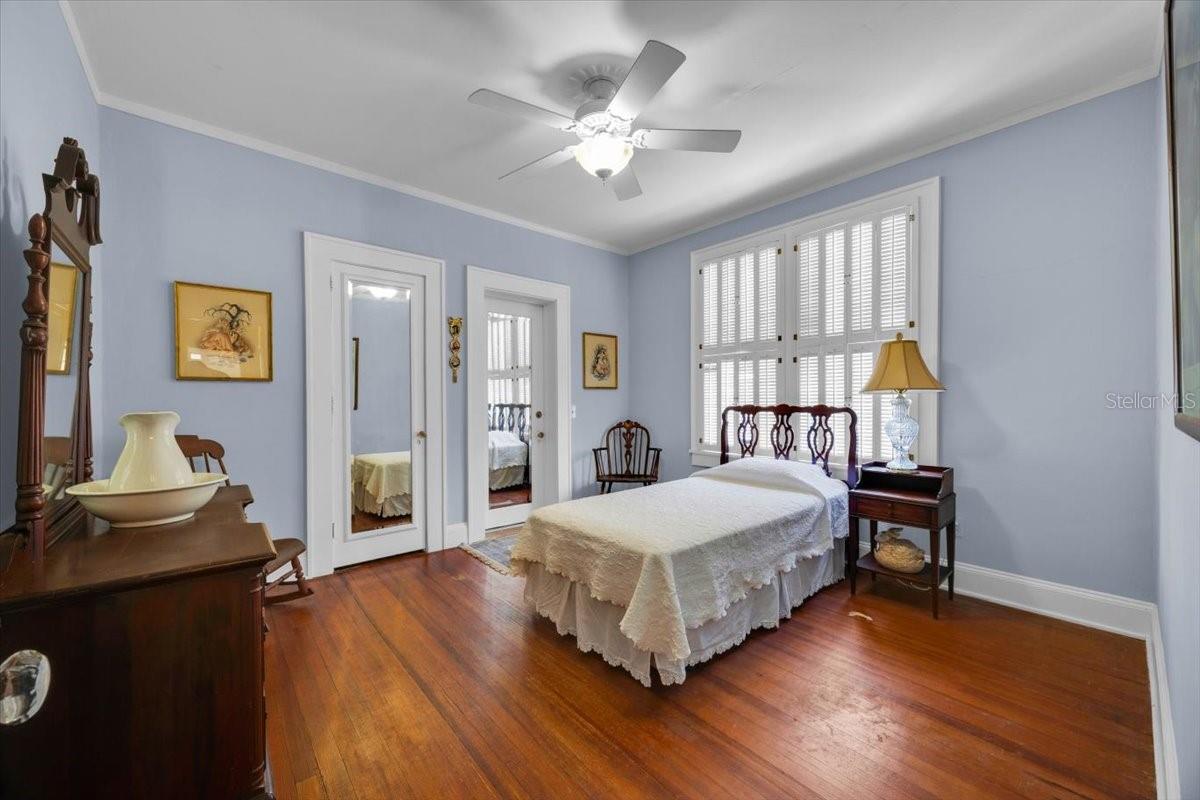 Image 18 of 41 For 945 7th Street Nw