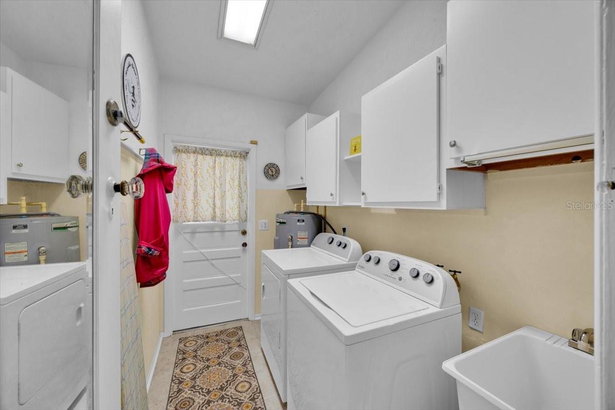 Image 19 of 41 For 945 7th Street Nw