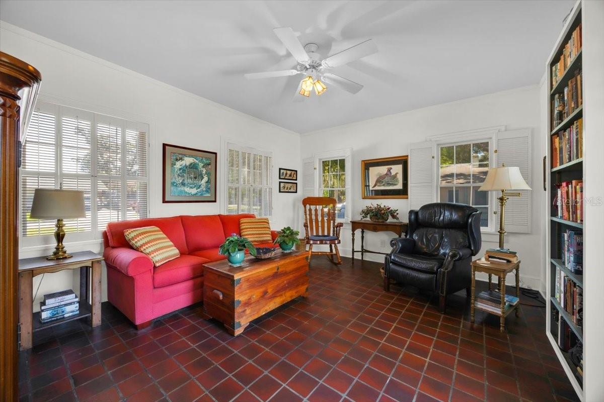 Image 21 of 41 For 945 7th Street Nw