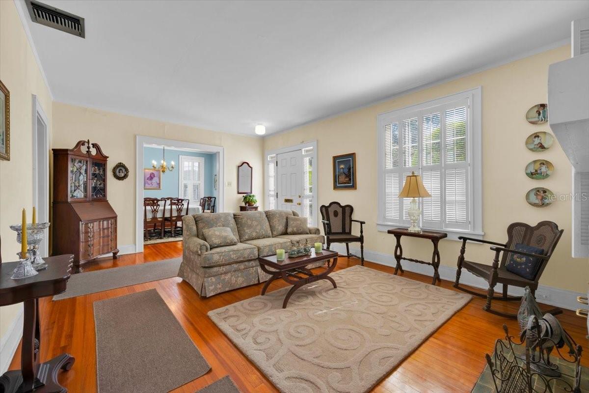 Image 6 of 41 For 945 7th Street Nw