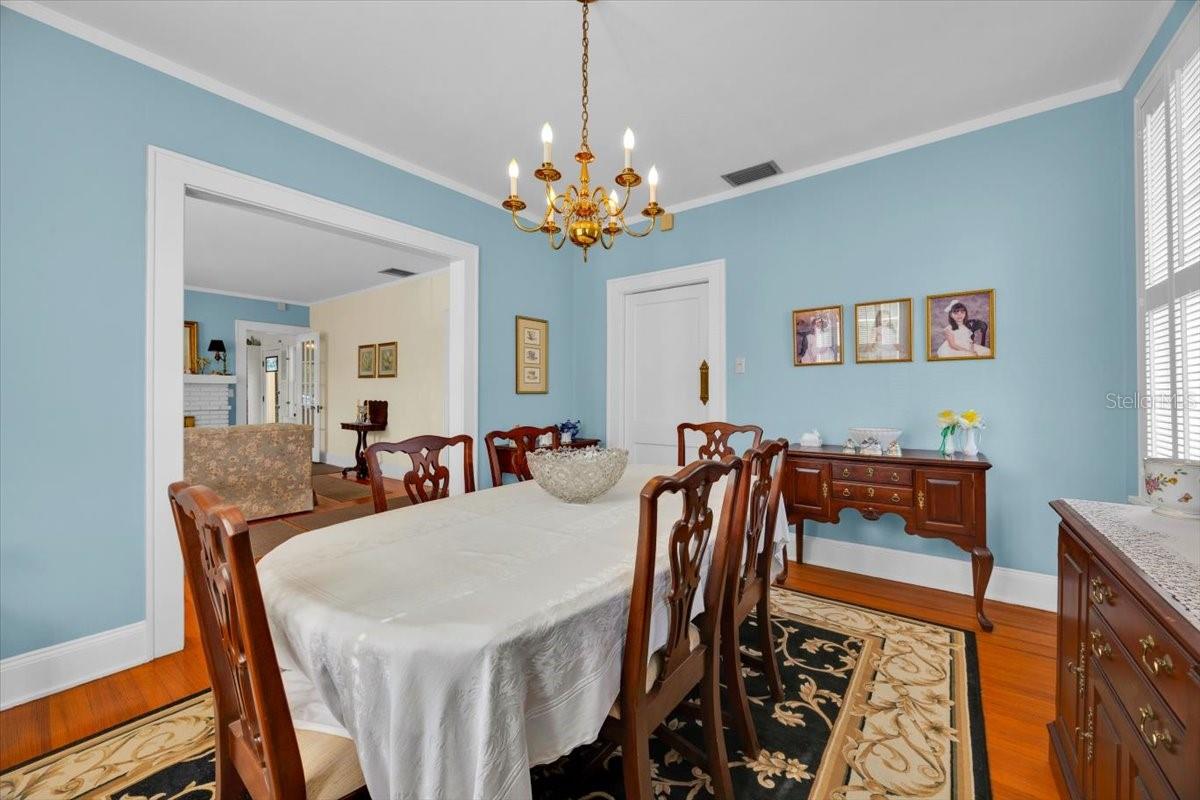 Image 8 of 41 For 945 7th Street Nw