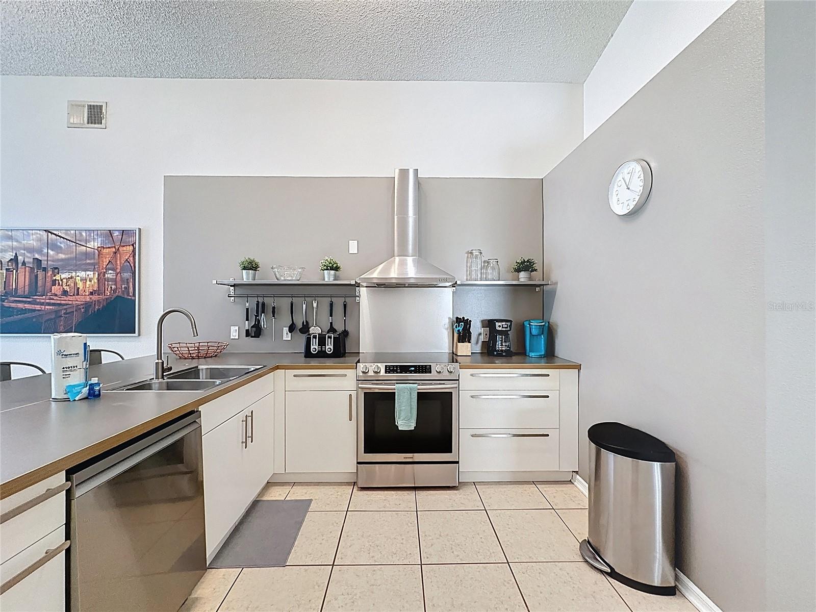 Image 16 of 82 For 1521 Gulf Vue Drive