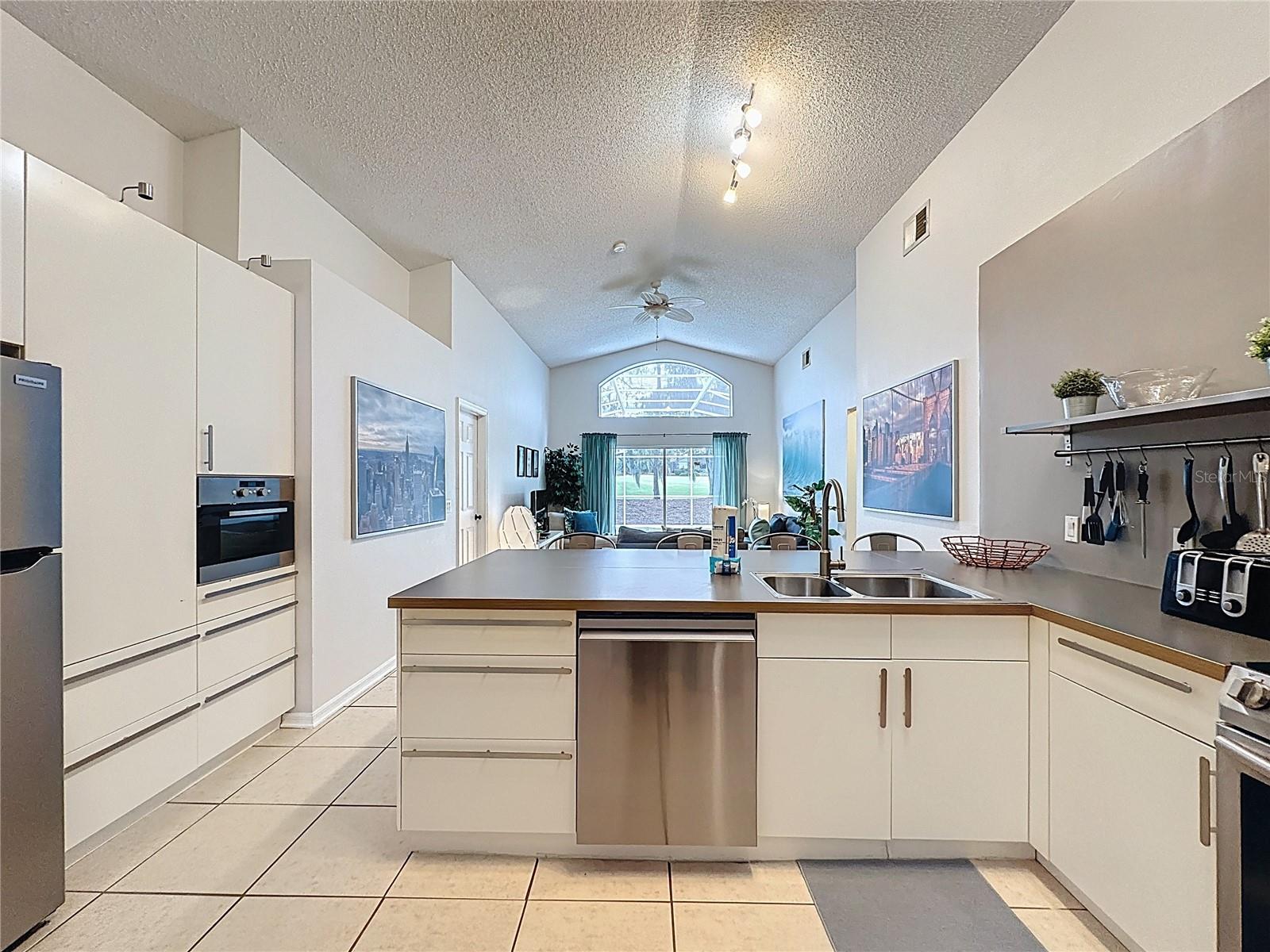 Image 17 of 82 For 1521 Gulf Vue Drive