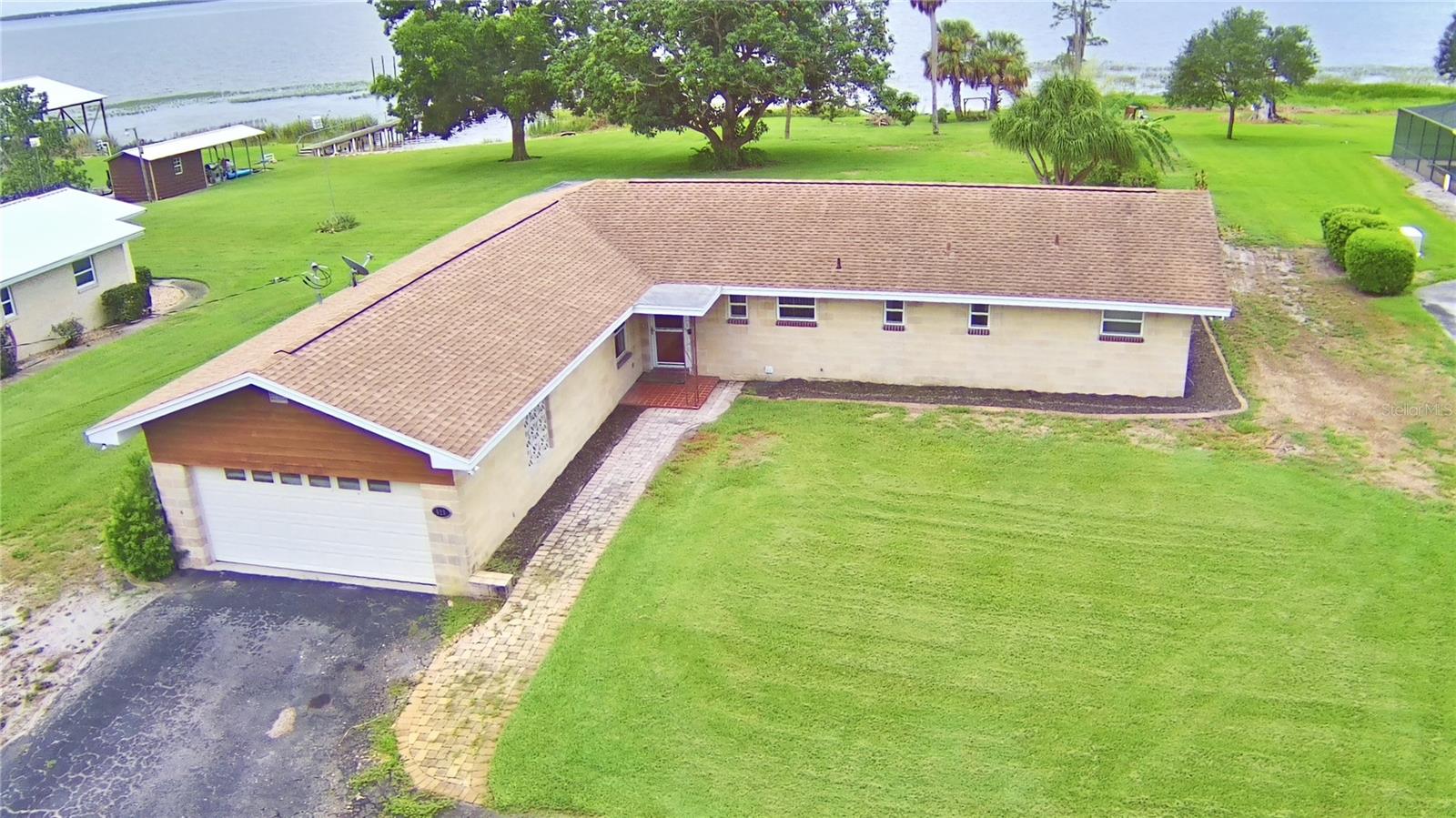 Image 4 of 44 For 823 Lake Reedy Boulevard