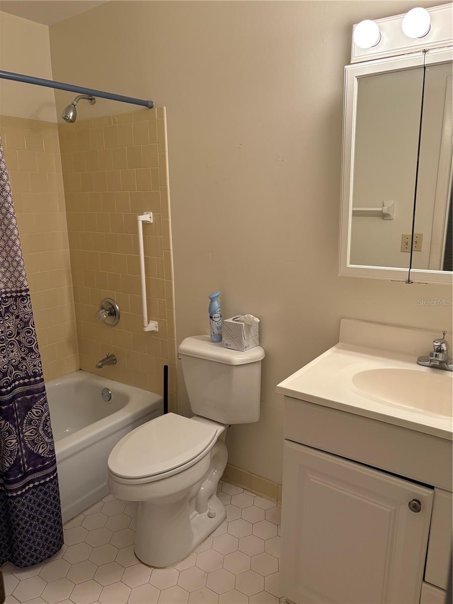 Image 9 of 13 For 130 Johnson Avenue 113