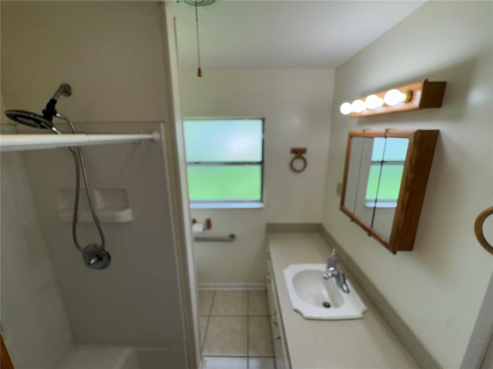 Image 11 of 33 For 215 Parkwood Avenue