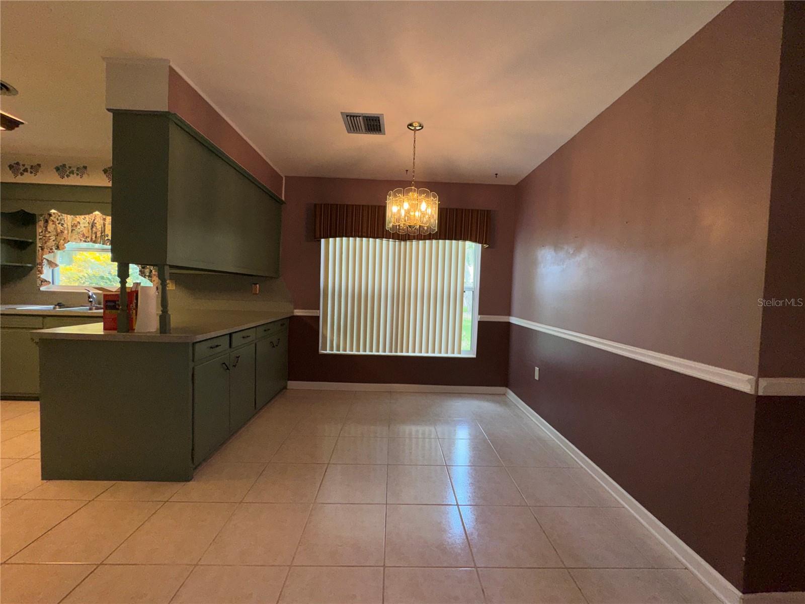 Image 9 of 33 For 215 Parkwood Avenue