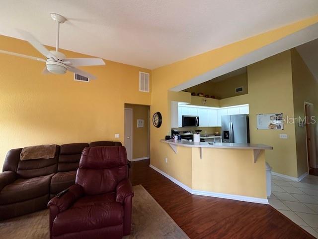 Image 11 of 34 For 9560 Pinetree Drive