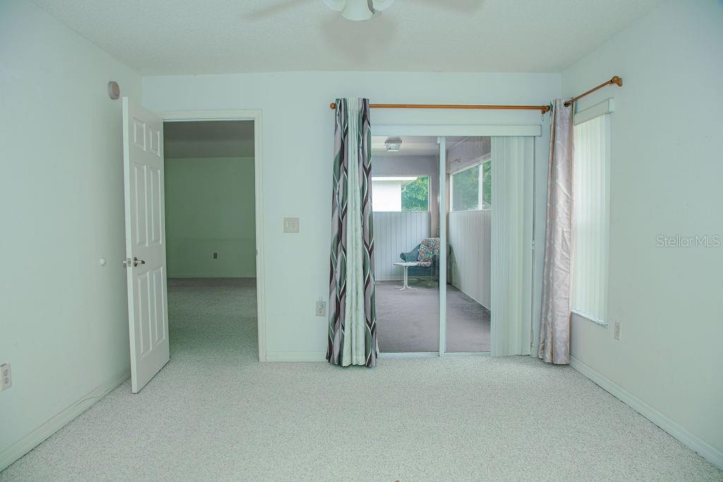 Image 32 of 51 For 260 Lake Suzanne Drive