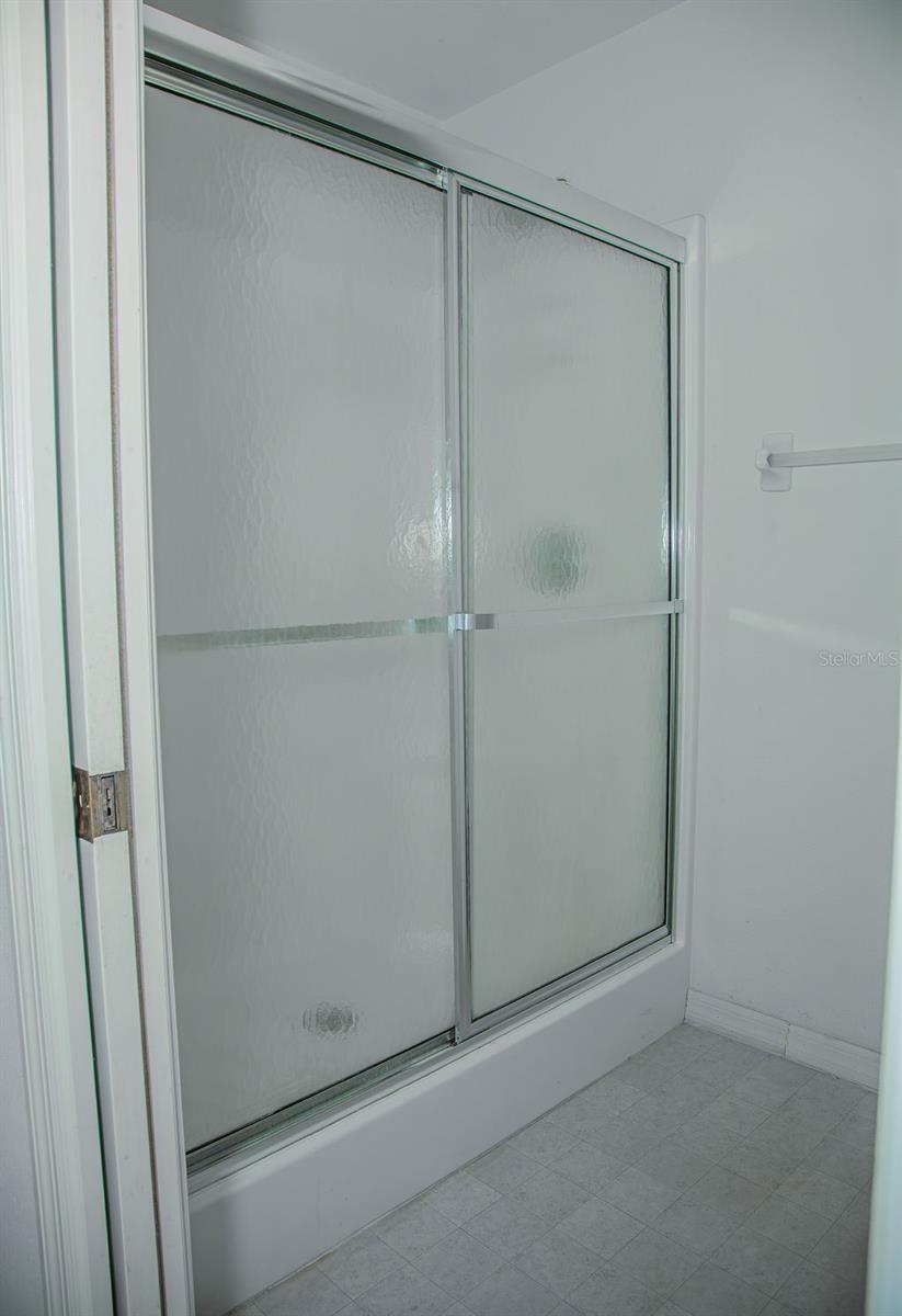 Image 37 of 51 For 260 Lake Suzanne Drive