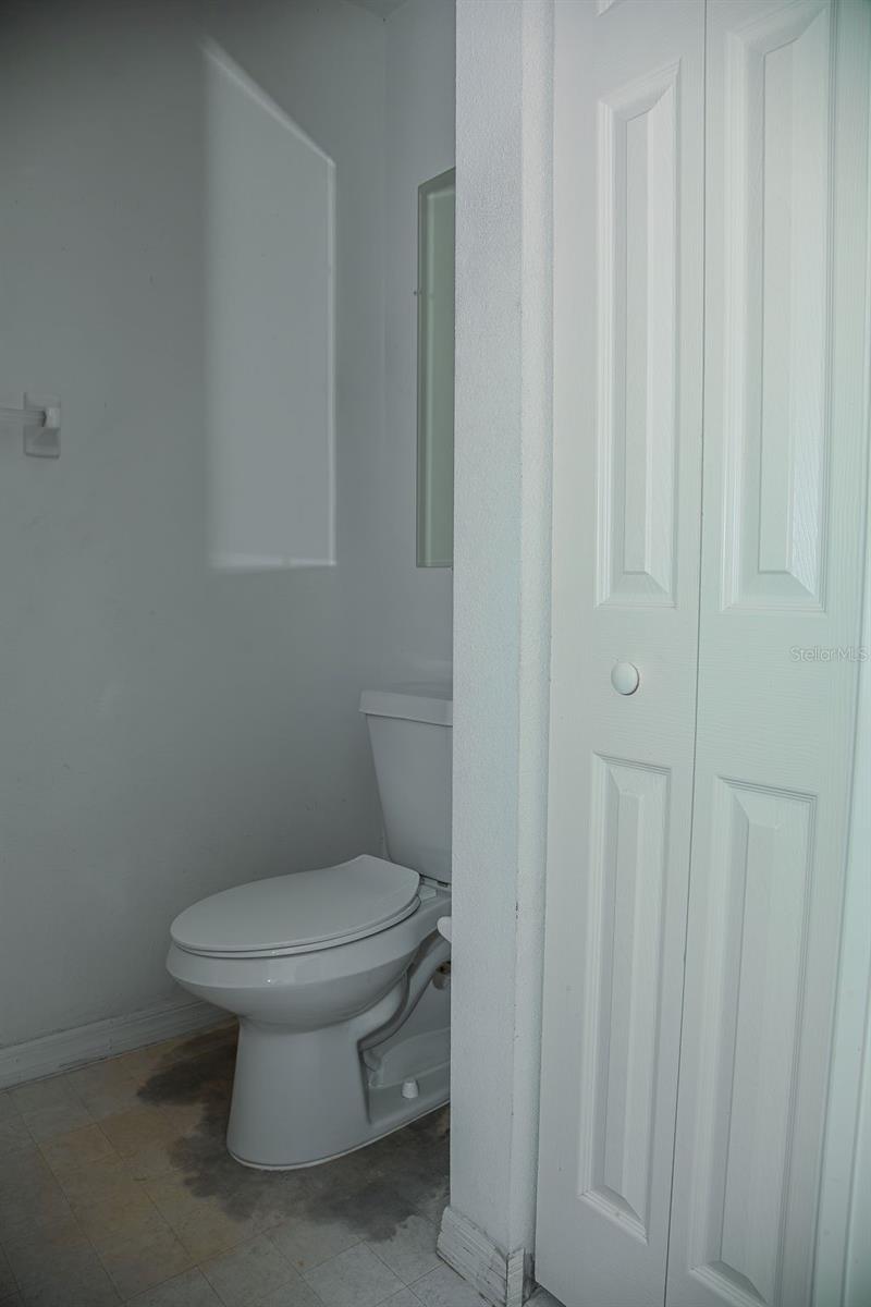 Image 38 of 51 For 260 Lake Suzanne Drive