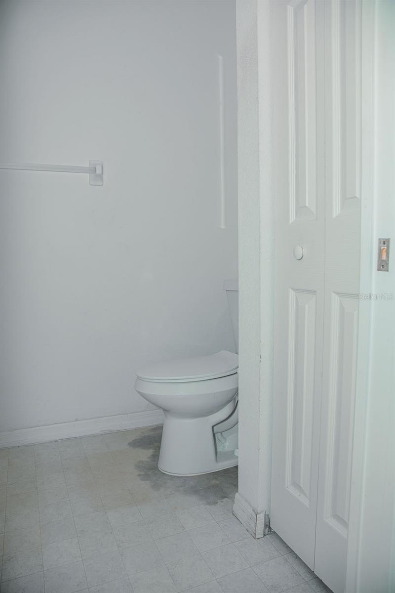 Image 39 of 51 For 260 Lake Suzanne Drive