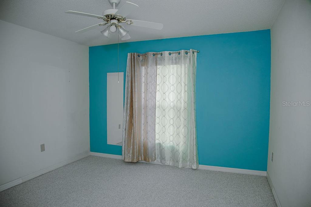 Image 42 of 51 For 260 Lake Suzanne Drive