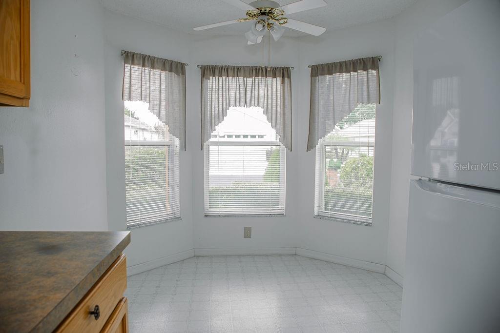 Image 7 of 51 For 260 Lake Suzanne Drive