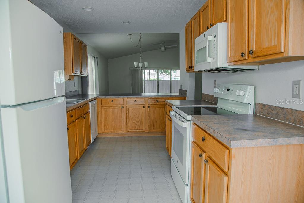 Image 8 of 51 For 260 Lake Suzanne Drive