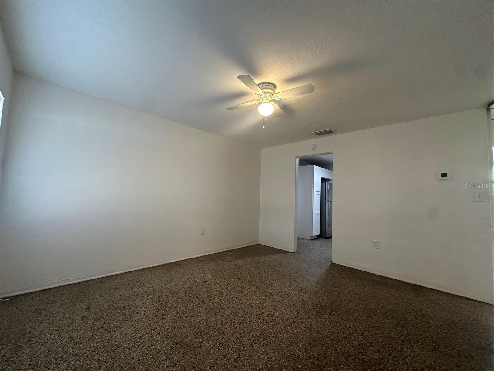 Image 3 of 8 For 995 Childs Avenue