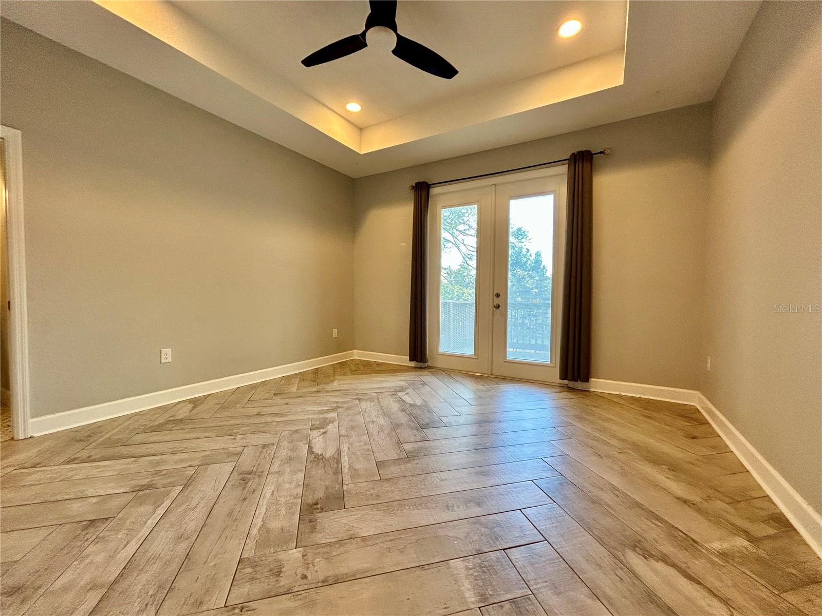 Image 11 of 31 For 1027 Campbell Avenue