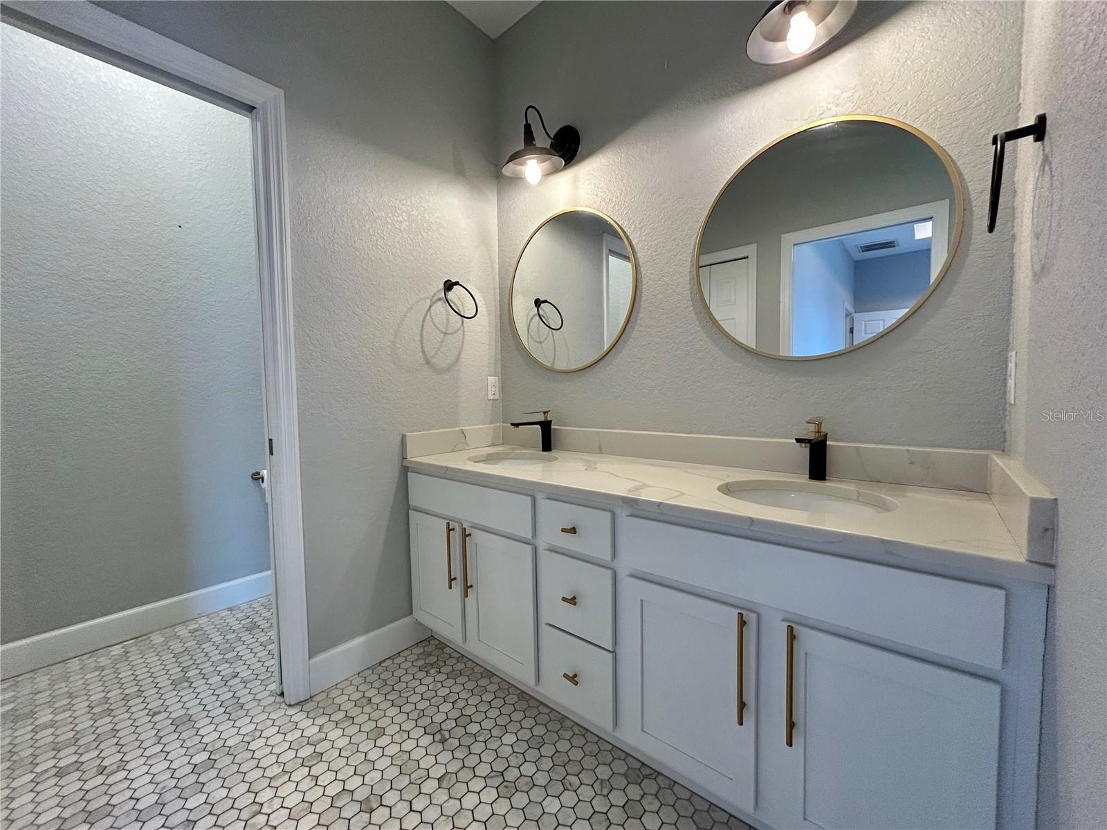 Image 12 of 31 For 1027 Campbell Avenue