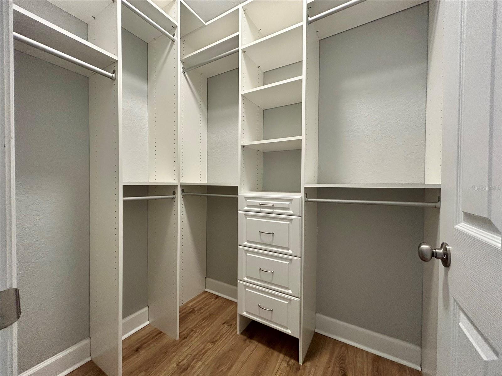 Image 14 of 31 For 1027 Campbell Avenue