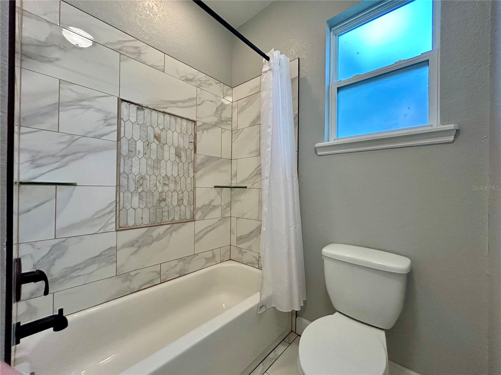 Image 16 of 31 For 1027 Campbell Avenue