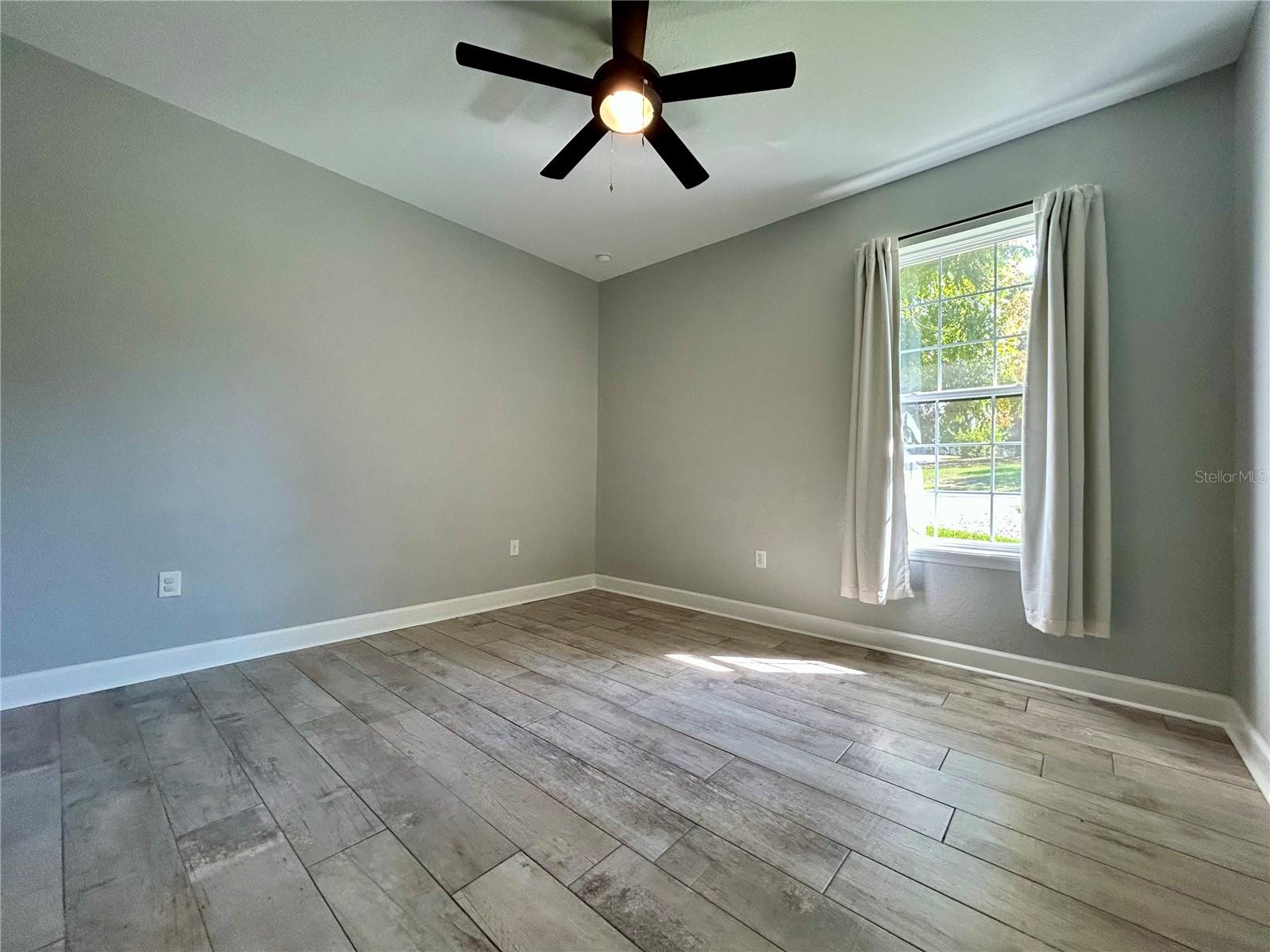 Image 18 of 31 For 1027 Campbell Avenue