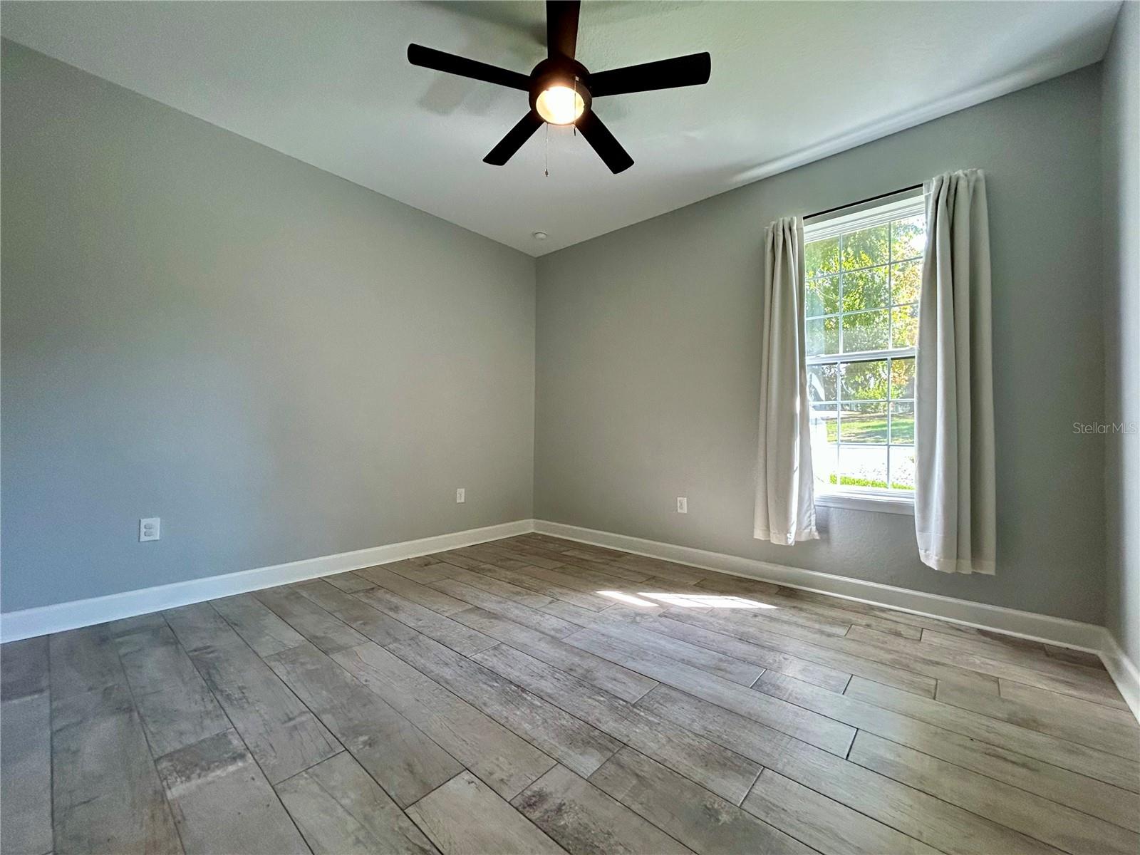 Image 19 of 31 For 1027 Campbell Avenue