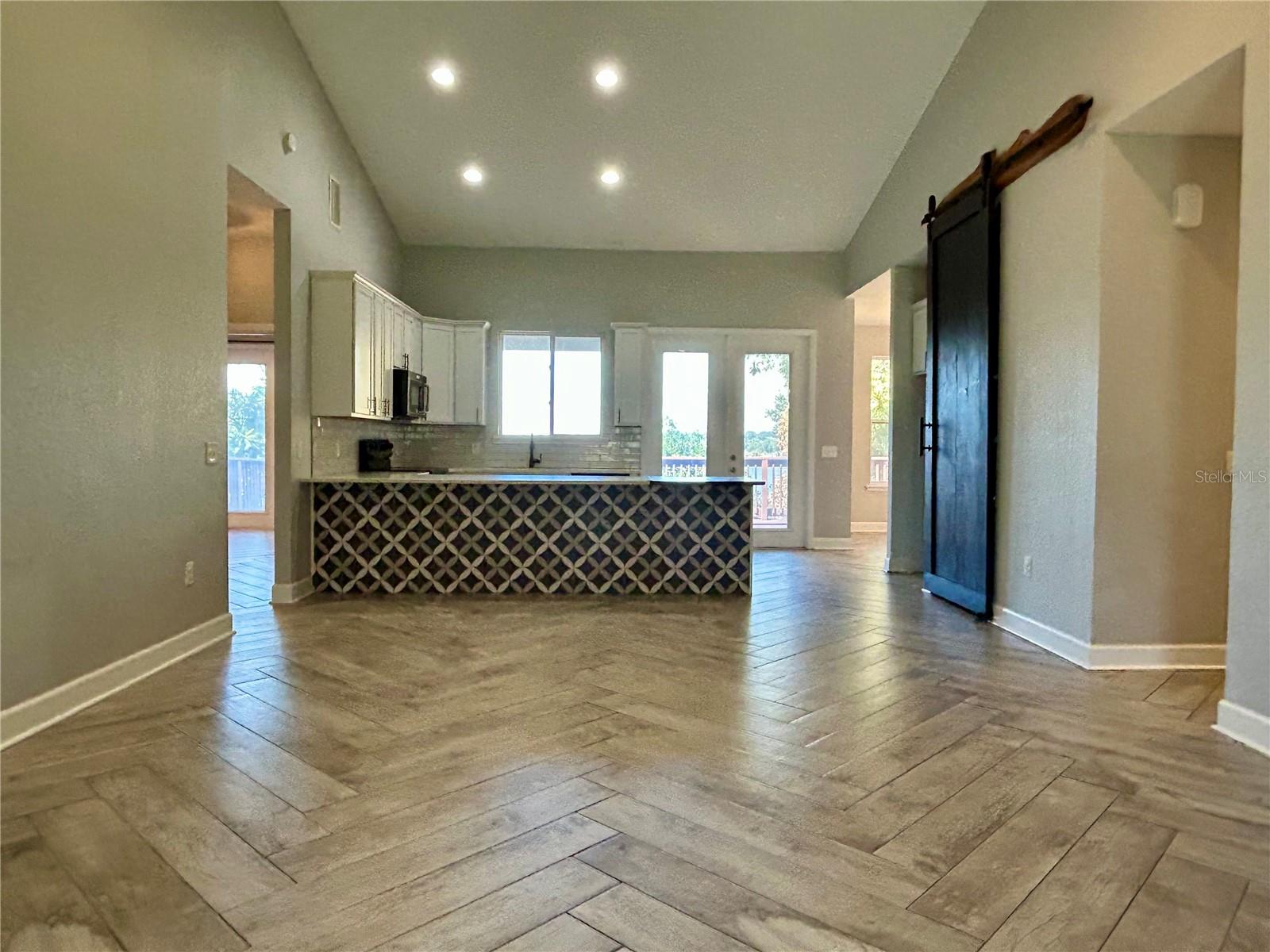 Image 3 of 31 For 1027 Campbell Avenue