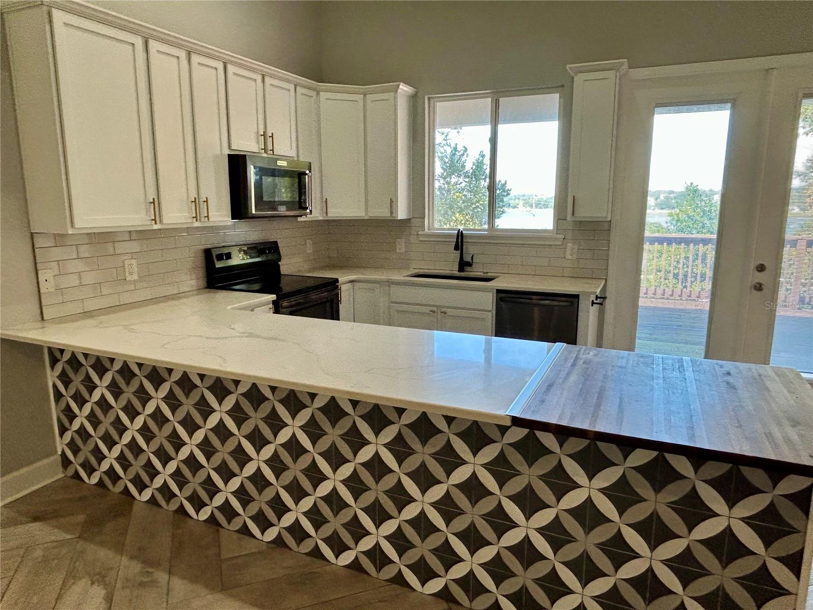 Image 5 of 31 For 1027 Campbell Avenue